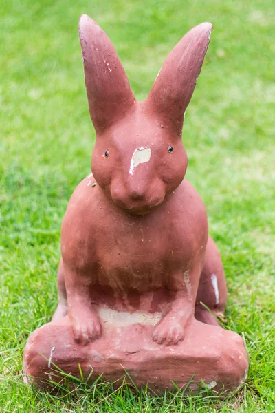 Rabbit statue in the garden — Stock Photo, Image