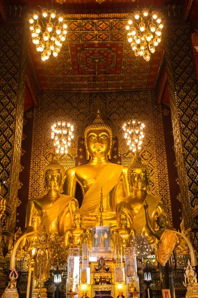 Socha Buddhy Wat Phra Hariphunchai Lamphun Provincie — Stock fotografie