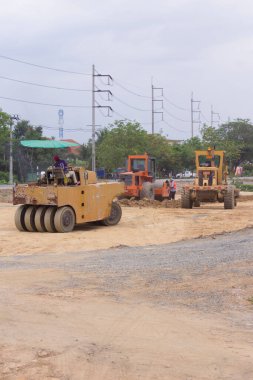Traktör yol silindirli bir silindir.