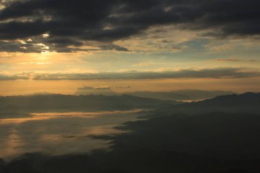 Deniz sis DOI luang chiang dao ile görünümü form DOI Barajı wianghaeng
