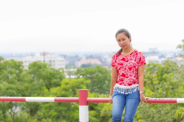 Tailandês Mulher Retrato Com Chiangmai Vista Cidade — Fotografia de Stock