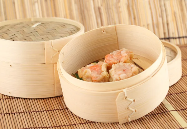 Bambu Buharı Kasesinde Dim Sum — Stok fotoğraf