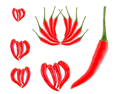 red hot chili biber beyaz zemin üzerine izole kalp yapılmış 