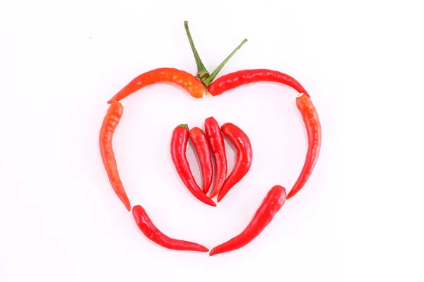 Izole kırmızı biber biber kalp şekli — Stok fotoğraf