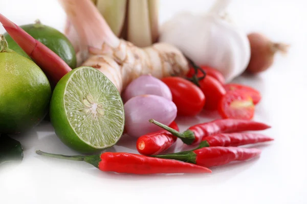 Aziatische kruid en kruidig "tom yum" ingrediënten voedsel — Stockfoto