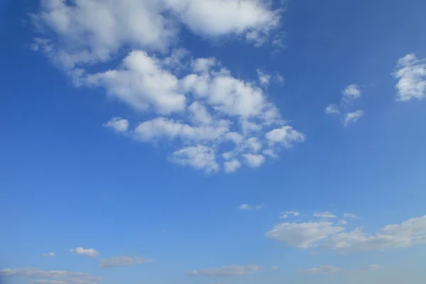 Nuvens céu azul Imagem De Stock