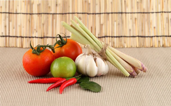 Erba asiatica e piccante "Tom Yum" ingredienti alimentari — Foto Stock