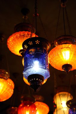piyasada geleneksel Arapça fenerler