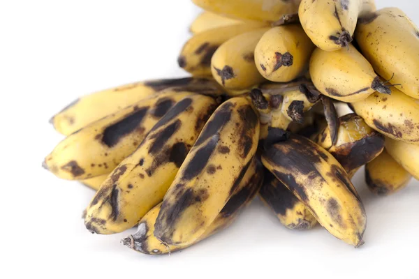 Banana ammaccata su sfondo bianco . — Foto Stock