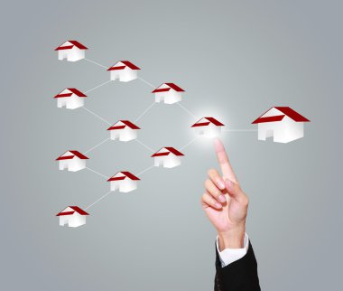 iş adamı eve bir düğmeye basarak 