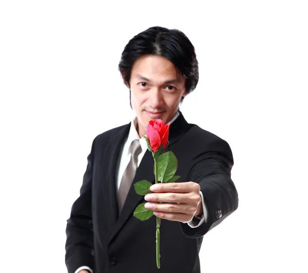 Affärsman som innehar en ros, attraktiva 40 år gammal asion man — Stockfoto