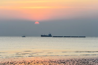 gün batımında bangpoo beach, Tayland