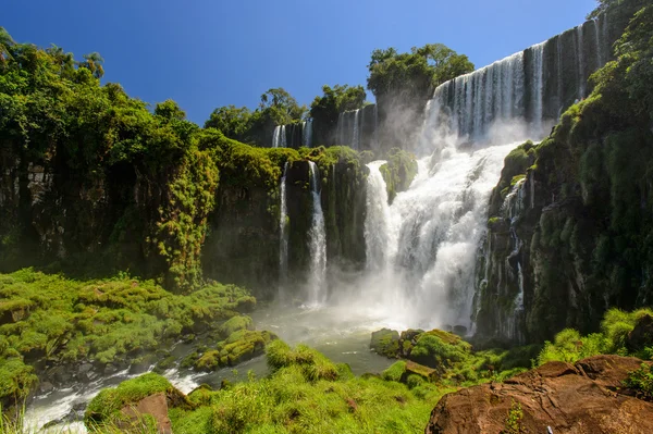 Iguazu valt uitzicht vanuit Argentinië — Stockfoto