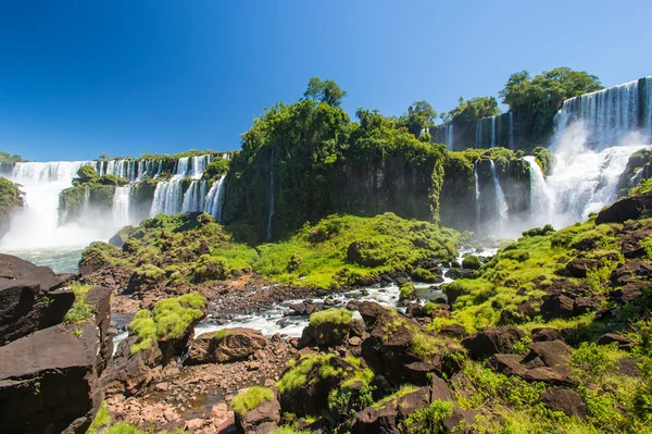 Iguazu valt uitzicht vanuit Argentinië — Stockfoto