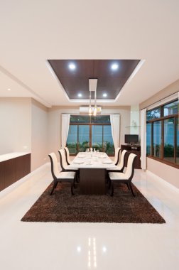 Modern yemek odası.