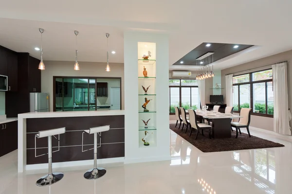 Modern yemek odası.