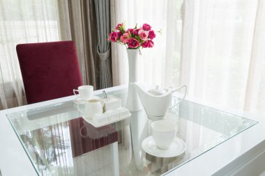 Modern yemek odası.