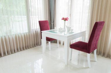 Modern yemek odası.