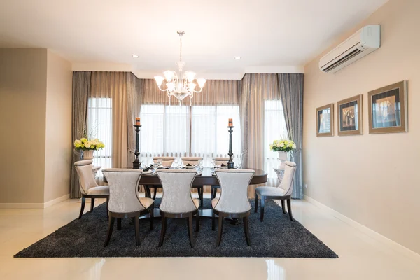 Modern yemek odası. 