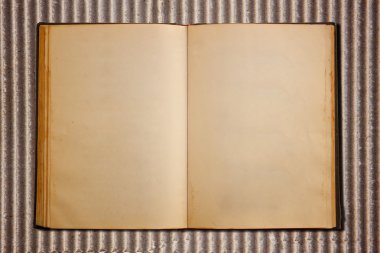 Bambu zemin üzerine defter