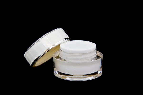 Recipiente cosmético em branco em preto isolado — Fotografia de Stock