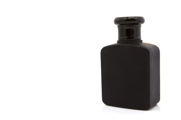 Frasco de perfume negro sobre fondo aislado — Foto de Stock