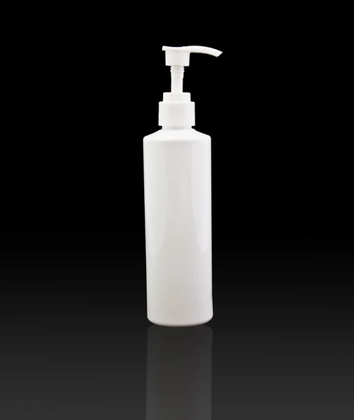 Flacone tubo bianco di shampoo, balsamo, risciacquo capelli su isola — Foto Stock