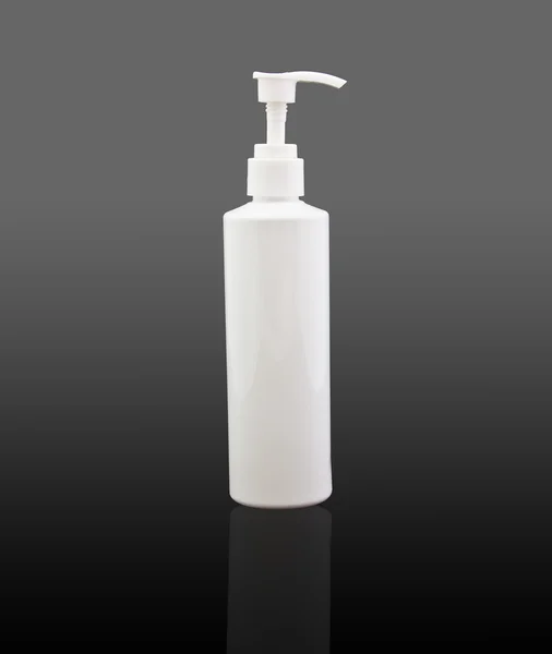 Frasco de tubo branco de xampu, condicionador, enxaguamento de cabelo em um isola — Fotografia de Stock