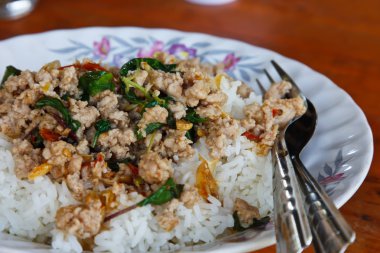 Tayland yemeği, kapao moo