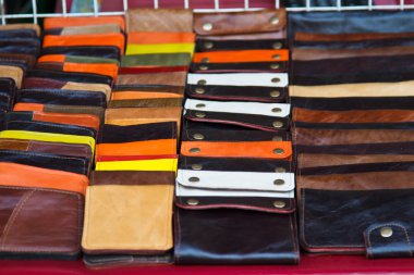 Kırmızı kadife el yapımı deri Çantalar.