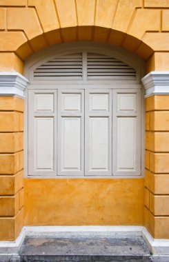 geleneksel bir ön kapı