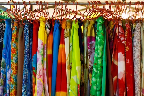 Bild av färgglada textil bakgrund, högen av ljusa vikta tyg — Stockfoto