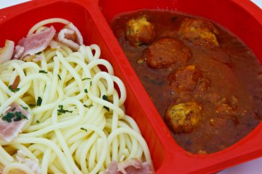 pasta köfte ve maydanoz ile