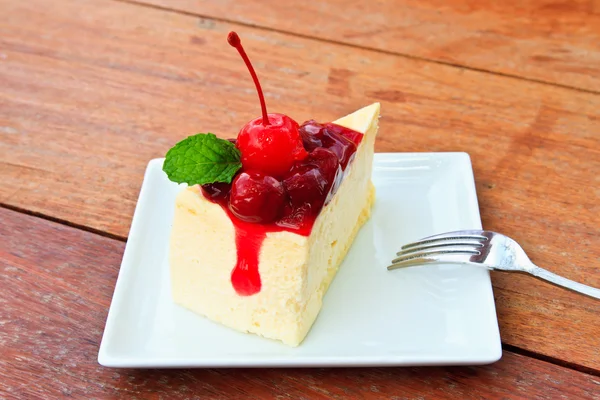 Tarta de queso taza sobre fondo de madera — Foto de Stock