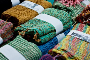 görüntü renkli Tekstil arka plan, parlak katlanmış bez yığını