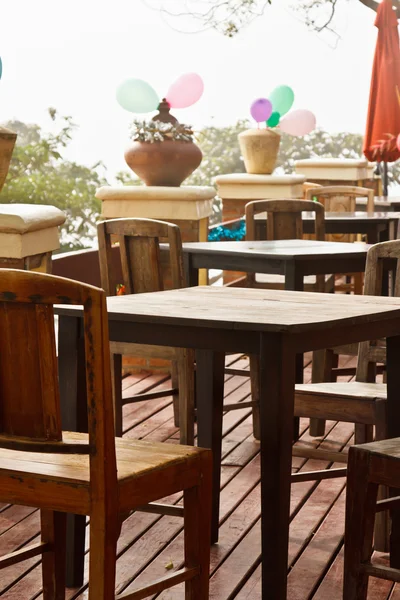 Table avec chaise dans la salle à manger de l'hôtel — Photo