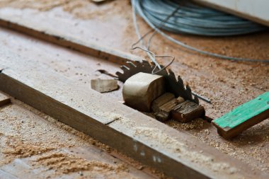 Testere makinesi, inşaat aracı. 