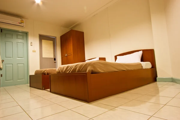 Modernes Schlafzimmer im Hotel — Stockfoto