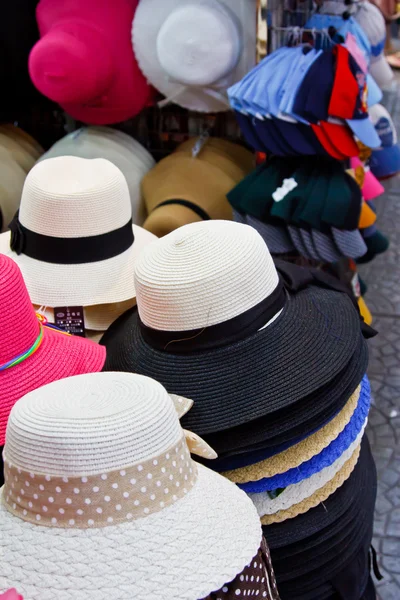 Photo de chapeau dans le marché — Photo