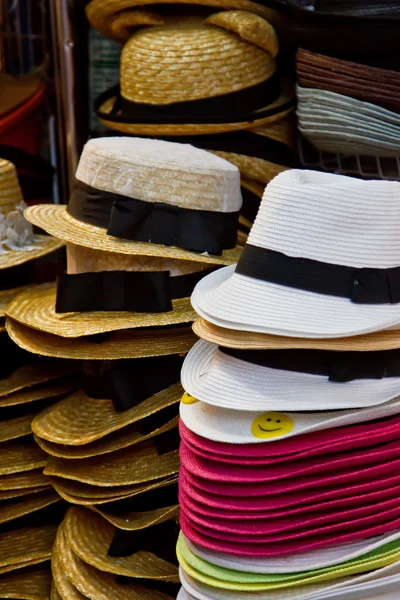 Foto del sombrero en el mercado — Foto de Stock