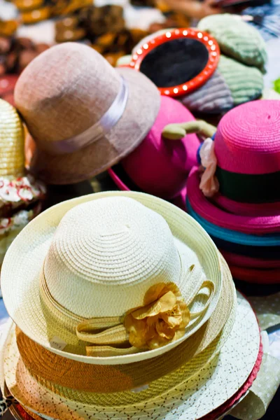 Foto del sombrero en el mercado — Foto de Stock