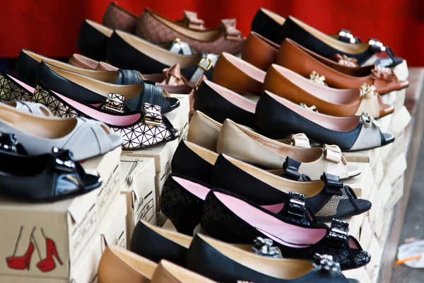 Imagen de cerca de algunos zapatos de cuero — Foto de Stock