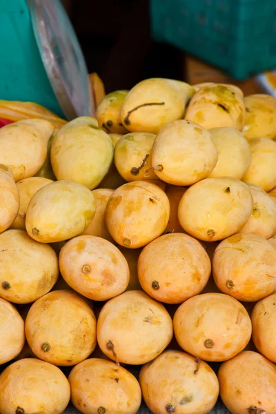 Fecho da manga amarela no mercado — Fotografia de Stock