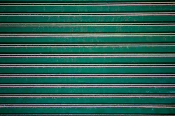 Oude groene stalen deur. — Stockfoto