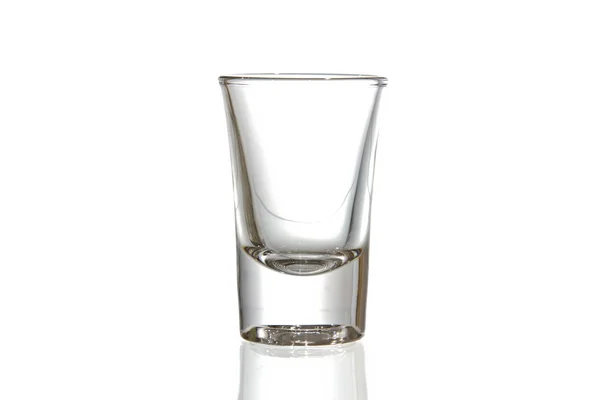 Пустой стакан. Изолированный на белом фоне — стоковое фото