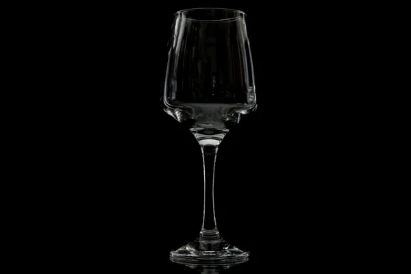 黑色的孤立背景上的空杯子 — 图库照片