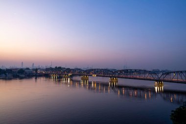 Sabah nehir kenarı bangkok şehri..