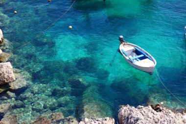mavi su adası iskelede demirledi ihale
