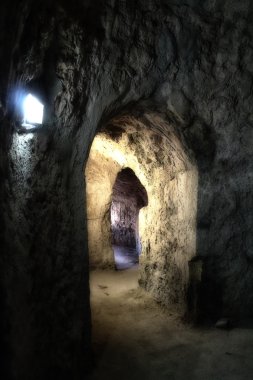 yeraltı el Ortaçağ kalesinde tünel kazdık