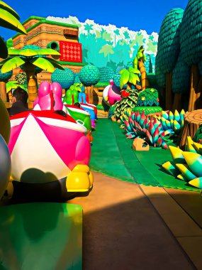 OSAKA, JAPONYA - 10 Nisan 2021: Yoshi 's Adventure' daki sahne, Super Nintendo World. Nintendo World 'de bir cazibe merkezi..
